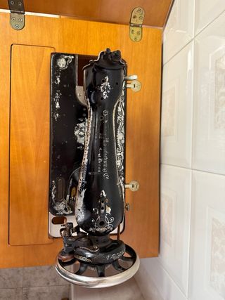 Máquina de coser SINGER antigua