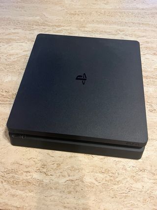 PS4 Slim 500GB Negra + Juegos varios