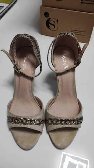 Zapatos de tacón Best She beige y plateados