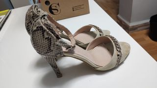 Zapatos de tacón Best She beige y plateados