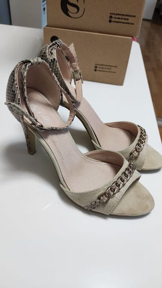 Zapatos de tacón Best She beige y plateados