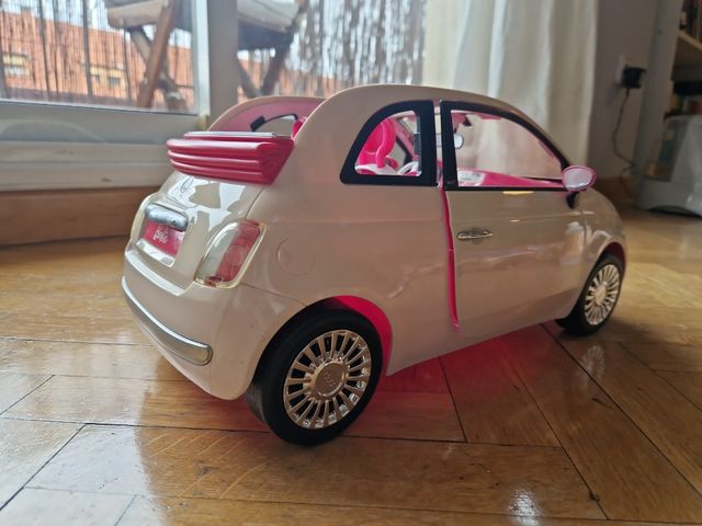 Coche de Barbie rosa y blanco