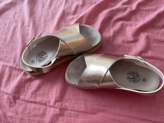 Sandalias doradas Titanitos Talla 38
