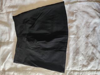 Falda Bershka negra talla S