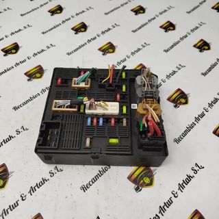 Caja de fusibles RENAULT 284B66346R SW 0709