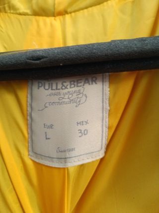 Chubasquero Pull and Bear Azul Talla L