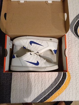 Tenis Nike Blancos y Azules