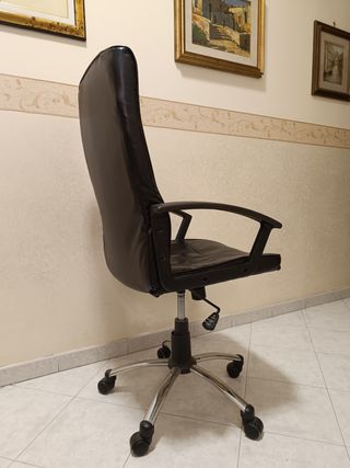 Poltrona ufficio similpelle nera regolabile