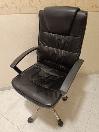 Poltrona ufficio similpelle nera regolabile