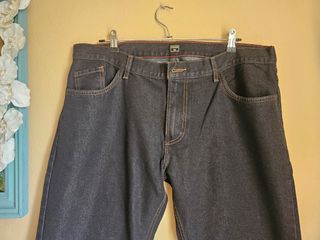 Pantalón vaquero oscuro