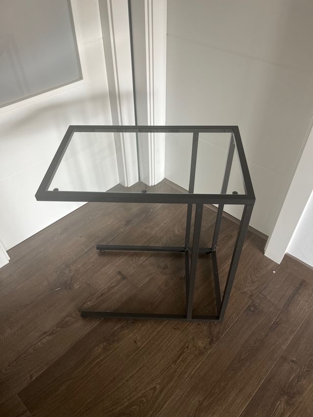 Mesa auxiliar Vittsjö Ikea cristal y metal