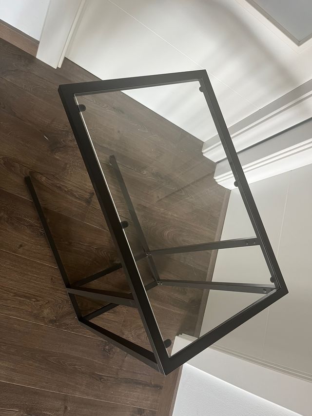 Mesa auxiliar Vittsjö Ikea cristal y metal