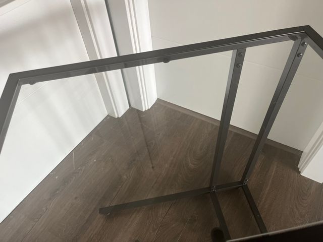 Mesa auxiliar Vittsjö Ikea cristal y metal