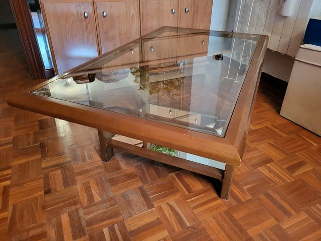Mesa de centro de madera y cristal