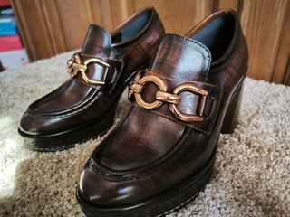 Zapatos Pons Quintana Marrones con Hebilla Dorada