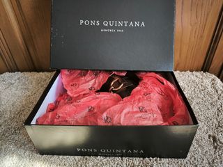 Zapatos Pons Quintana Marrones con Hebilla Dorada