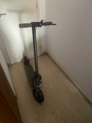 Patinete eléctrico plegable rueda pinchada 33km