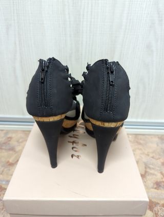 Zapatos de tacón alto negros