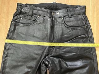 Pantalón de cuero negro