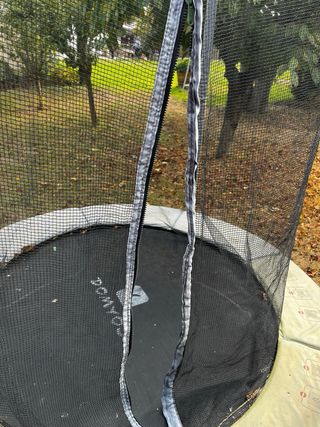 Cama elástica Decathlon con red de seguridad