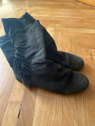 Botines de piel con flecos