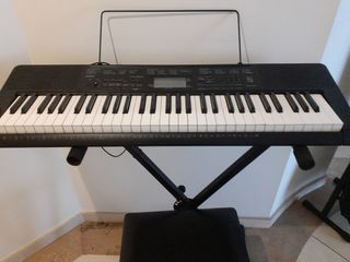Teclado Casio CTK-320 con soporte y banqueta