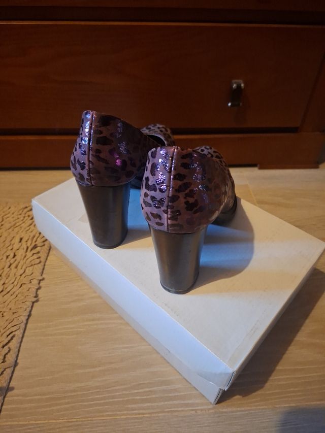 Zapatos de tacón Wonders estampado leopardo