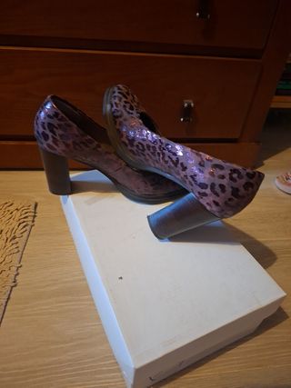 Zapatos de tacón Wonders estampado leopardo