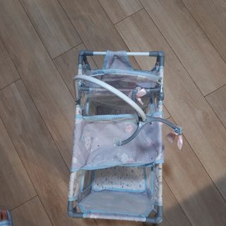 Cuna de juguete para muñecas