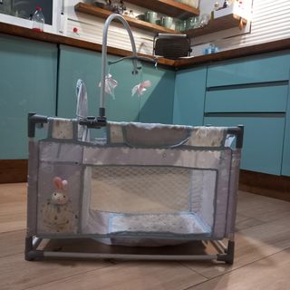 Cuna de juguete para muñecas