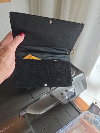 Cartera joya ceremonia terciopelo negro bordado or