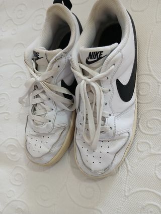 Tenis Nike Blancos y Negros