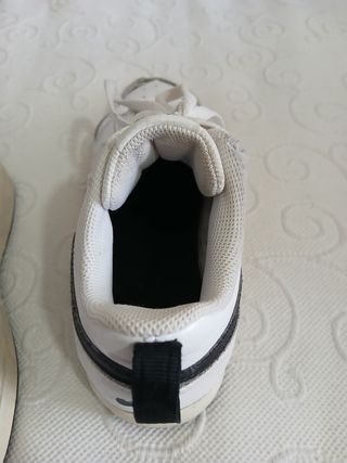 Tenis Nike Blancos y Negros