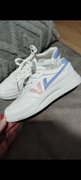 Zapatillas deportivas blancas