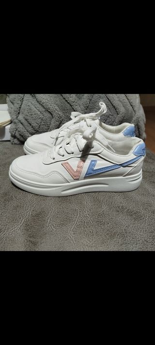 Zapatillas deportivas blancas