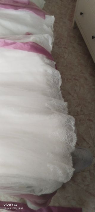  2 Vestidos de comunión blancos con detalles.