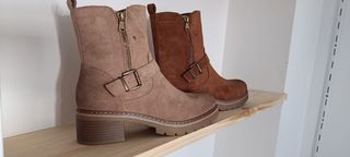Botas de mujer beige y marrón