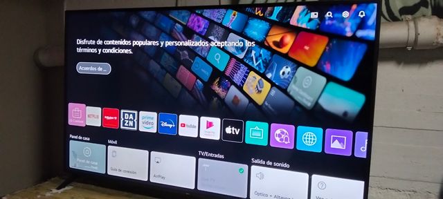 Televisor LG Smart TV 82 4K