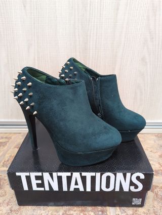 Botines tacón verde esmeralda con pinchos