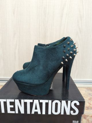 Botines tacón verde esmeralda con pinchos