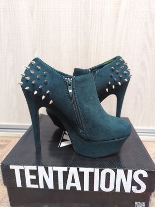 Botines tacón verde esmeralda con pinchos