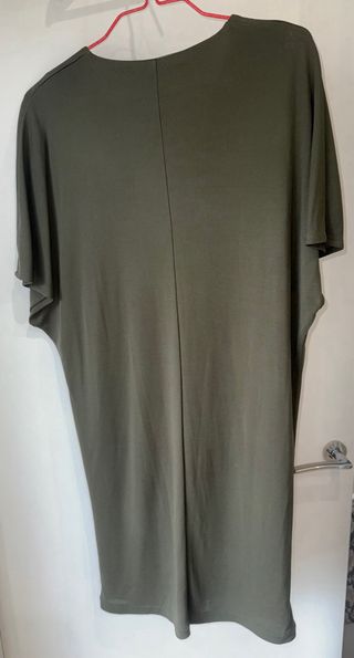 Sin estrenar. Vestido túnica con forro. Mango.