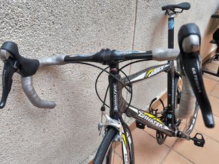 Bicicleta carretera DYNATEK Full Carbon.