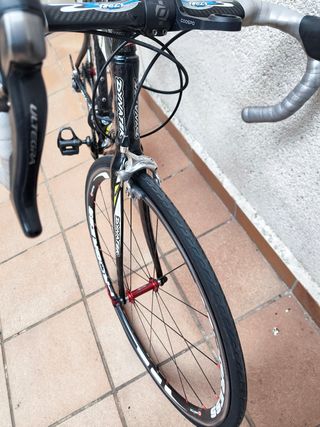 Bicicleta carretera DYNATEK Full Carbon.