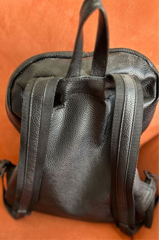 Mochila Steve Madden Negra con Parches