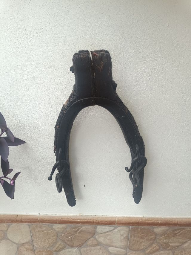 Yugo de madera antiguo