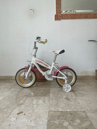 Bicicleta infantil blanca y rosa