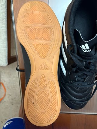Zapatillas fútbol sala Adidas negras y blancas