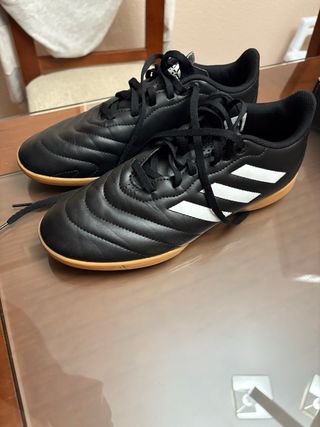 Zapatillas fútbol sala Adidas negras y blancas