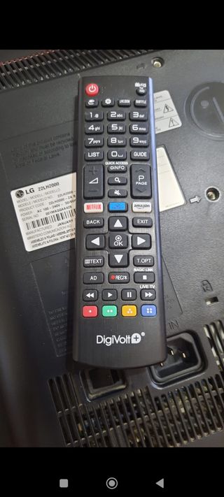 TV LG22 LH2000 con mando y soporte para pared 